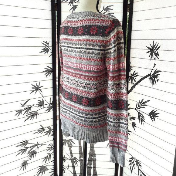 ❤️ Old Navy Winter Themed Striped Sweater 2/$15 - Picture 4 of 11